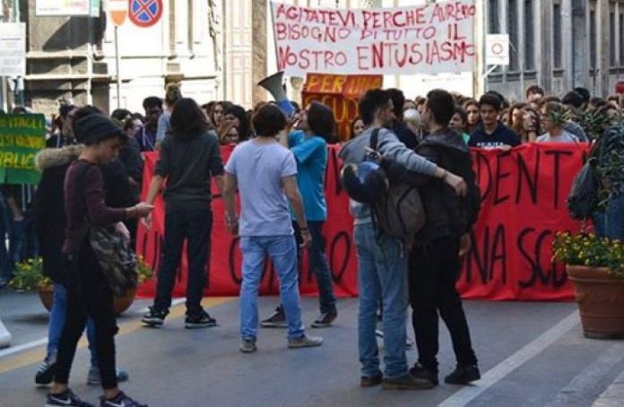 studenti in piazza